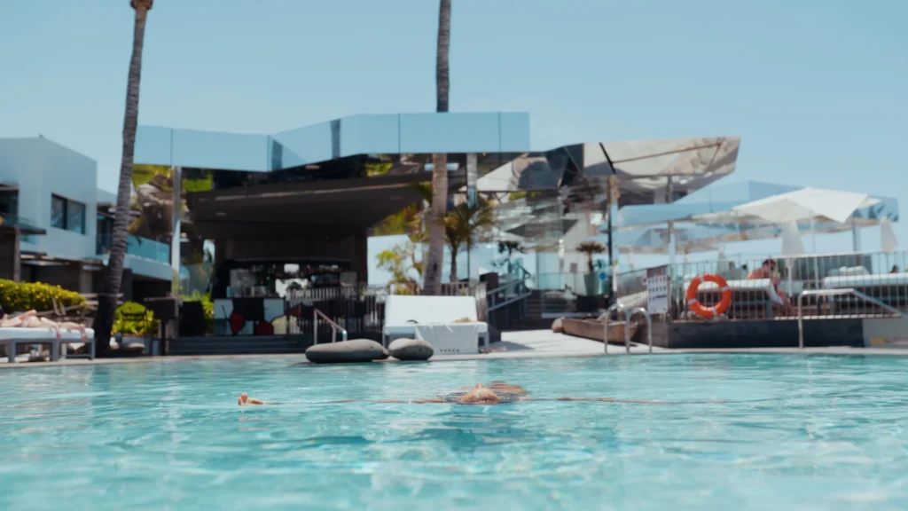 LA ISLA Y EL MAR Website Banner